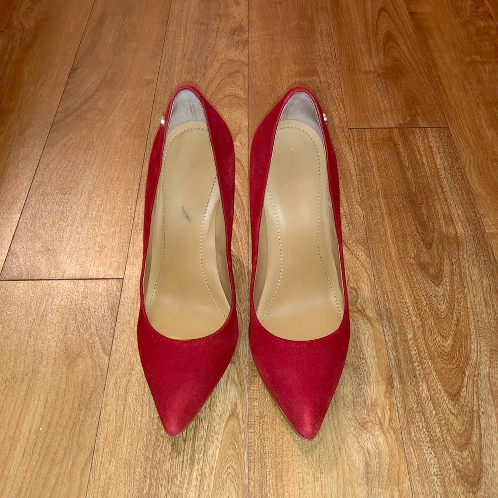 Size 4: Calvin Klein Brady Toe Pump Burgundy Red